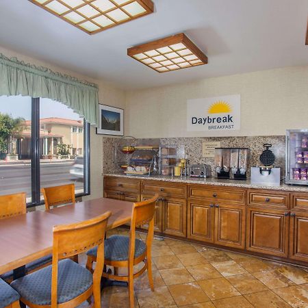 Days Inn By Wyndham Anaheim Near The Park Exteriör bild
