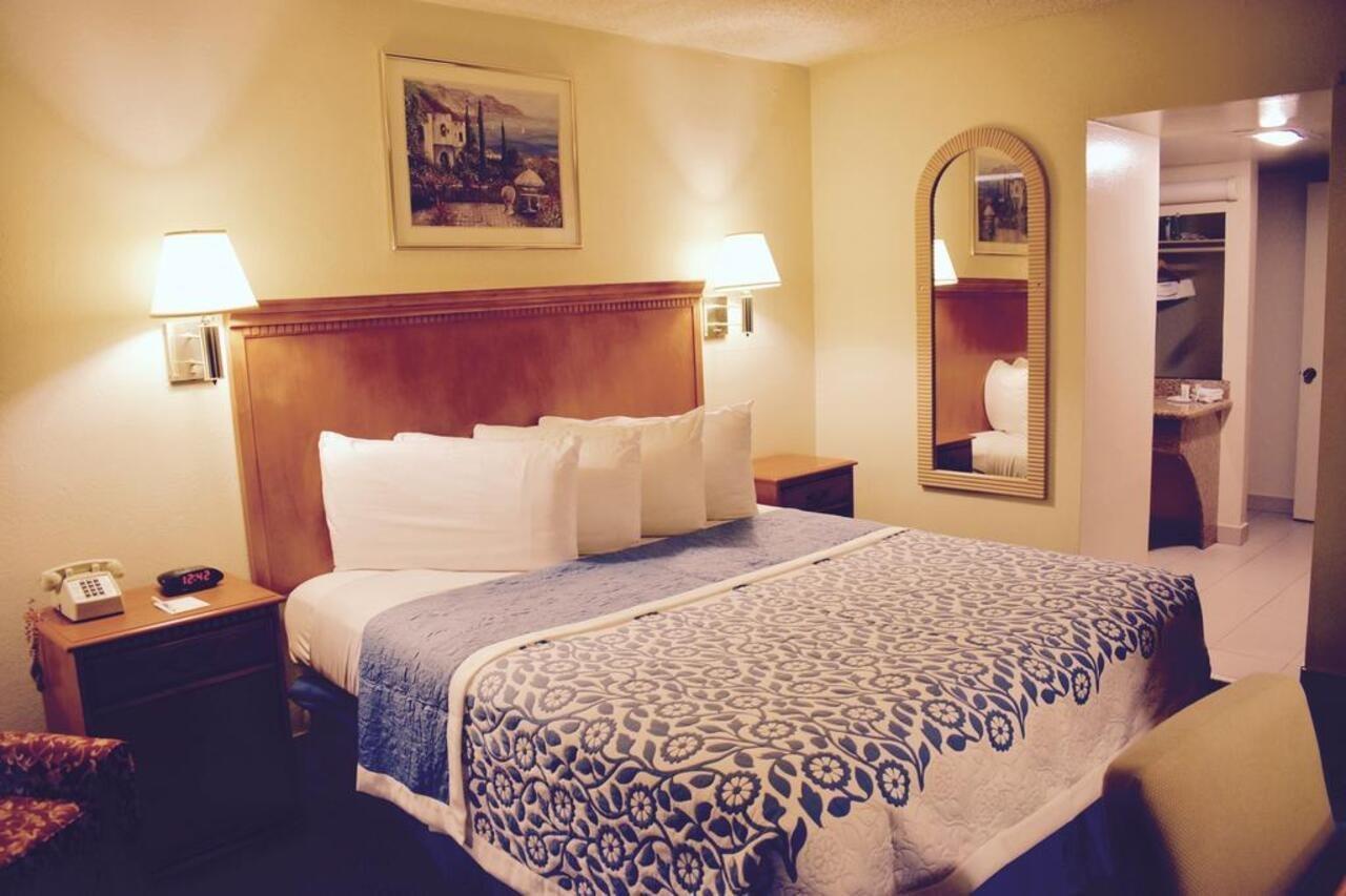 Days Inn By Wyndham Anaheim Near The Park Exteriör bild