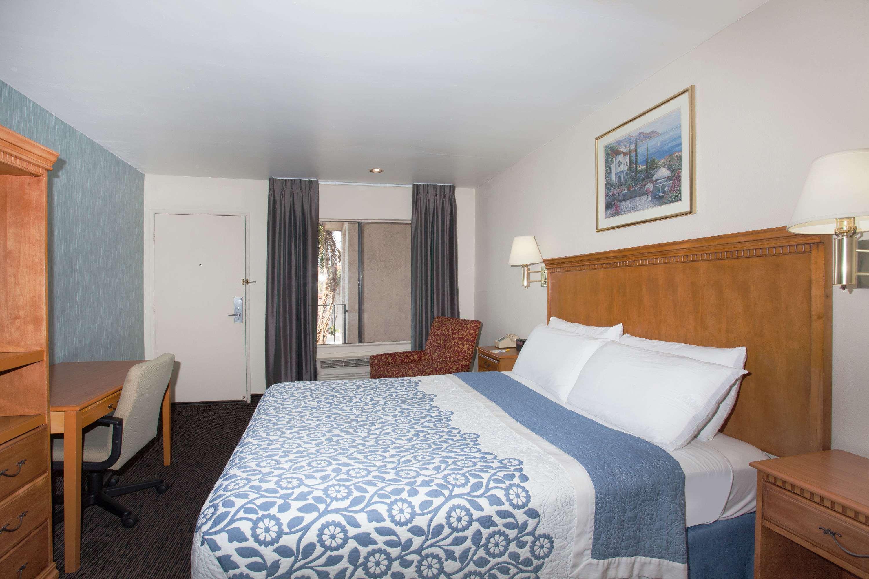Days Inn By Wyndham Anaheim Near The Park Exteriör bild