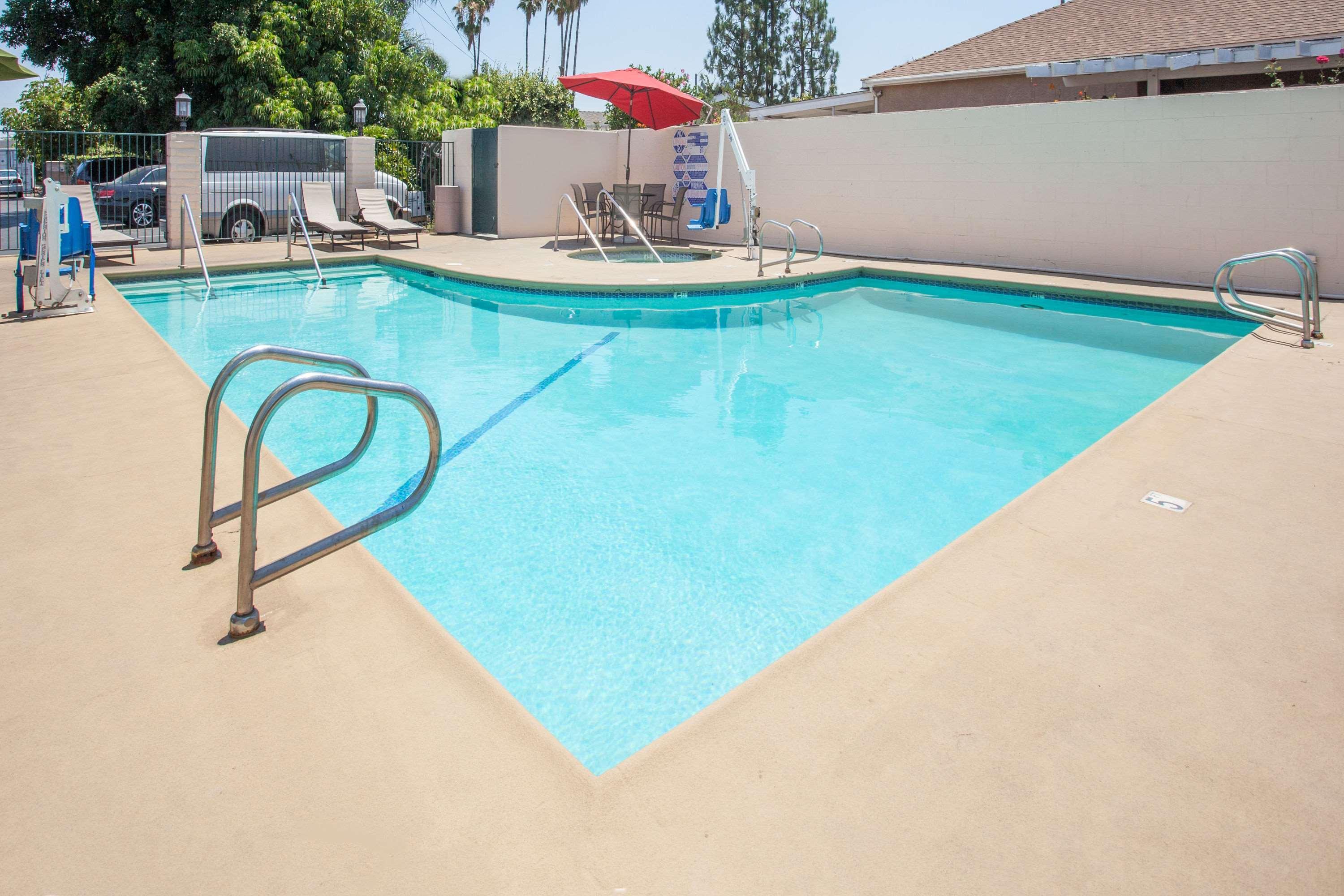 Days Inn By Wyndham Anaheim Near The Park Exteriör bild