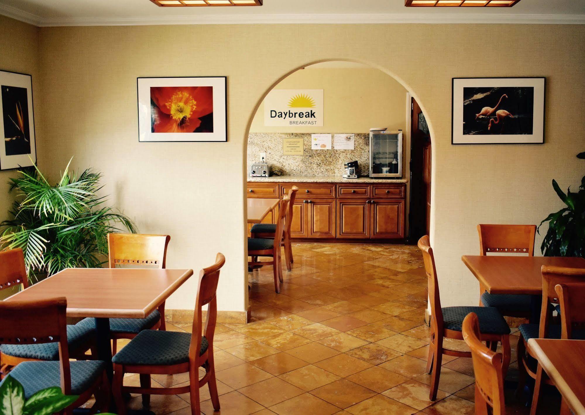 Days Inn By Wyndham Anaheim Near The Park Exteriör bild